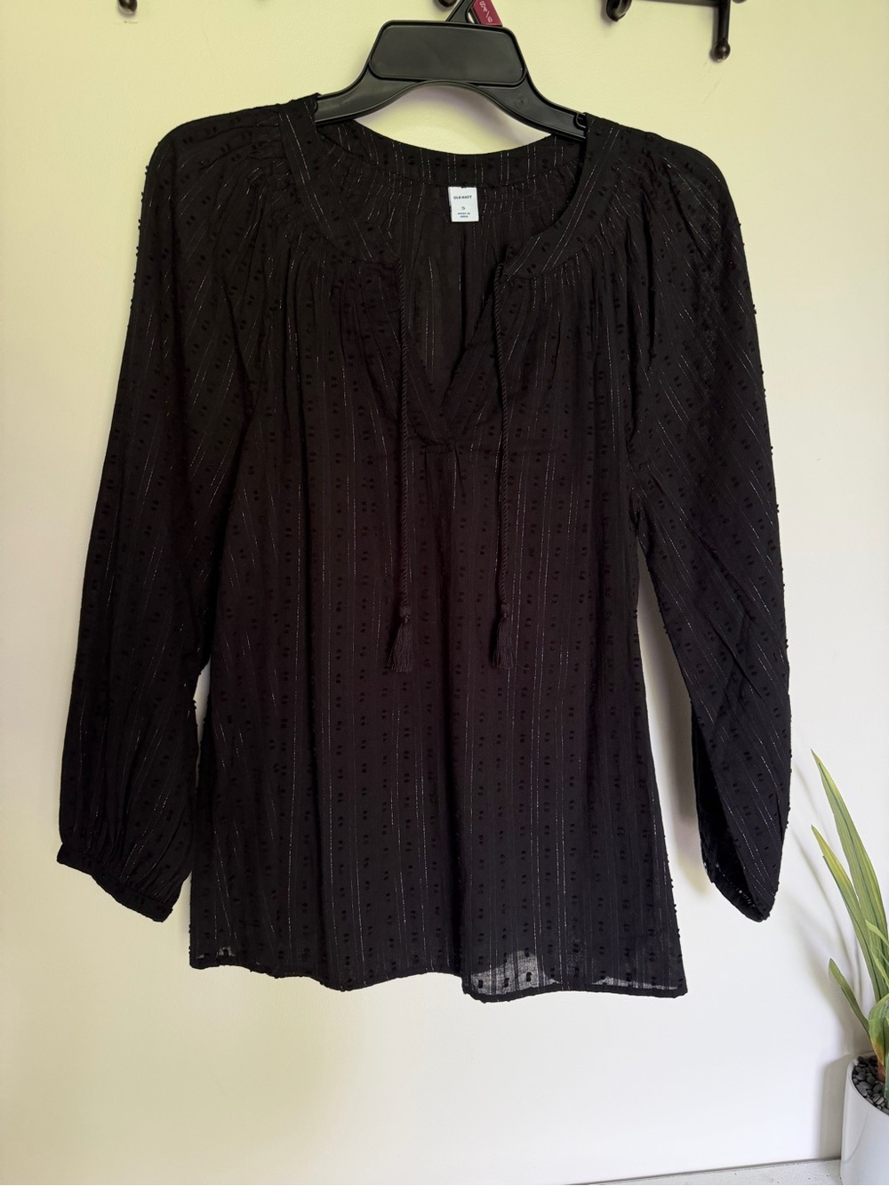 🔥 Old Navy Black Boho Blouse with Metallic thread